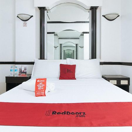 เรดดอร์ซ พลัส แอท วิลลา กลอเรีย ตากีก Hotel ตากิก ภายนอก รูปภาพ