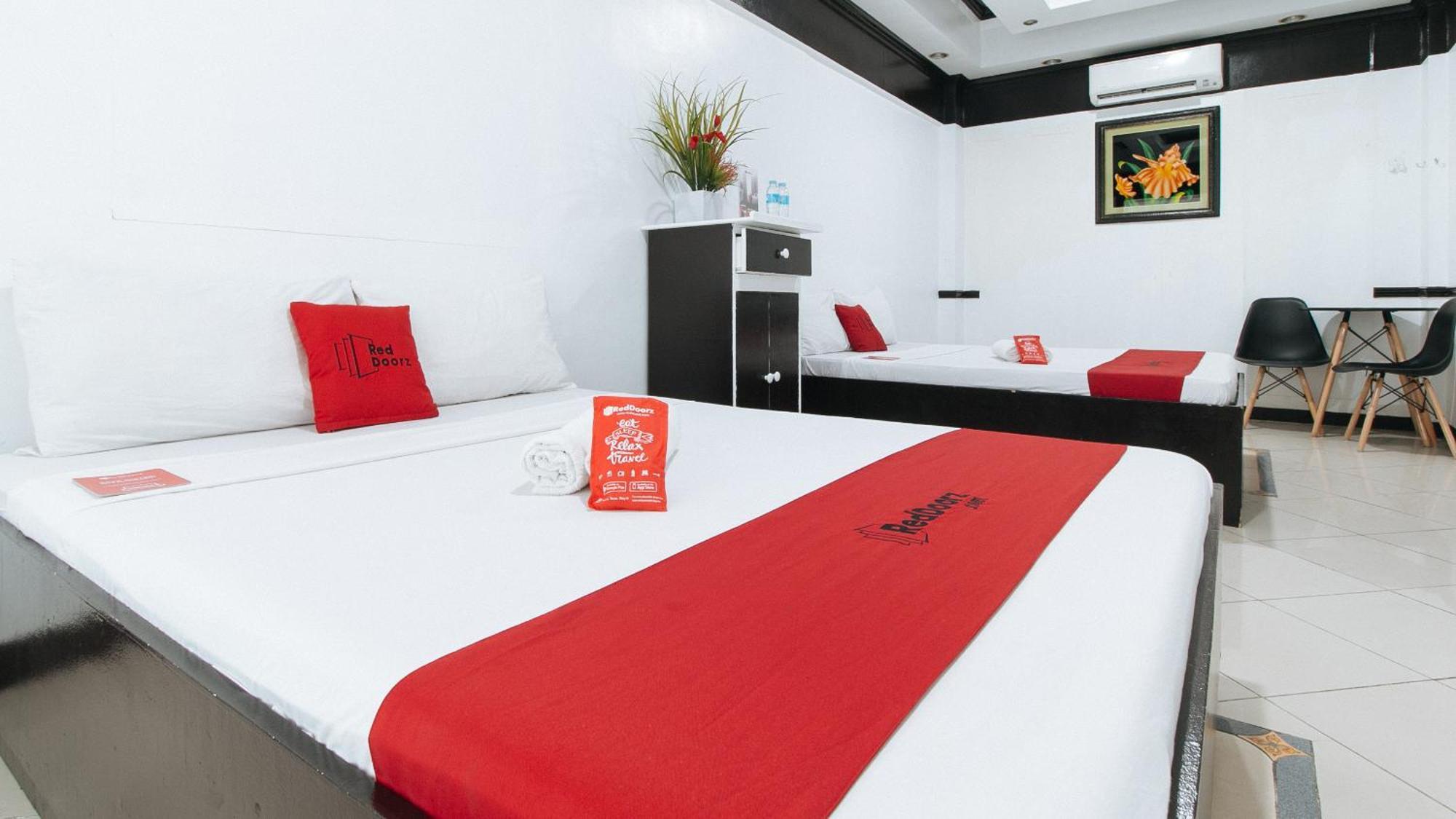เรดดอร์ซ พลัส แอท วิลลา กลอเรีย ตากีก Hotel ตากิก ภายนอก รูปภาพ