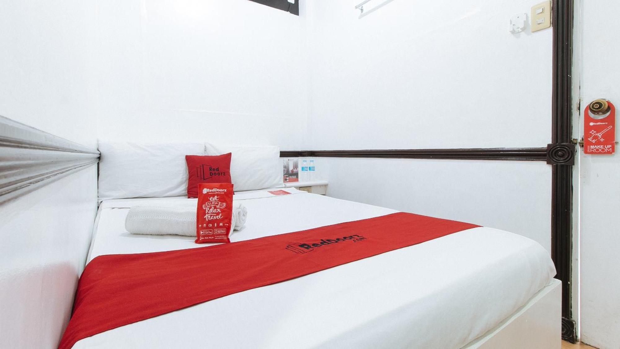 เรดดอร์ซ พลัส แอท วิลลา กลอเรีย ตากีก Hotel ตากิก ภายนอก รูปภาพ