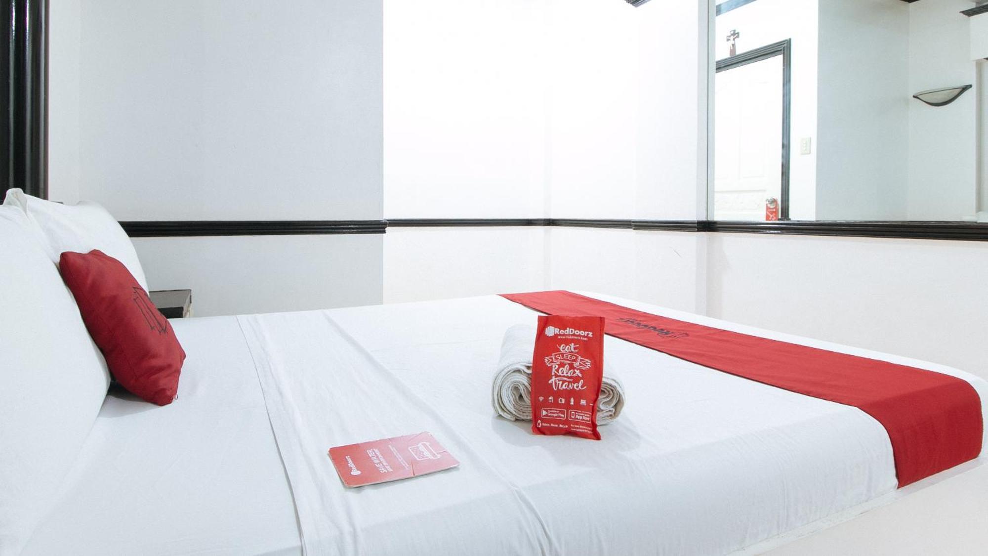 เรดดอร์ซ พลัส แอท วิลลา กลอเรีย ตากีก Hotel ตากิก ภายนอก รูปภาพ